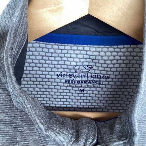 EUC like new Vineyard vines pull over - Picture 3 of 5